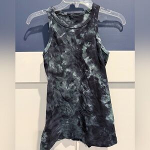 Lululemon Athletica green / black Activewear - Long Tank Size 4